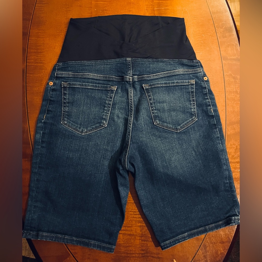 Isabel Maternity denim Bermuda shorts. Stretchy waistband, Crossover Panel. 6/28 - Picture 3 of 6